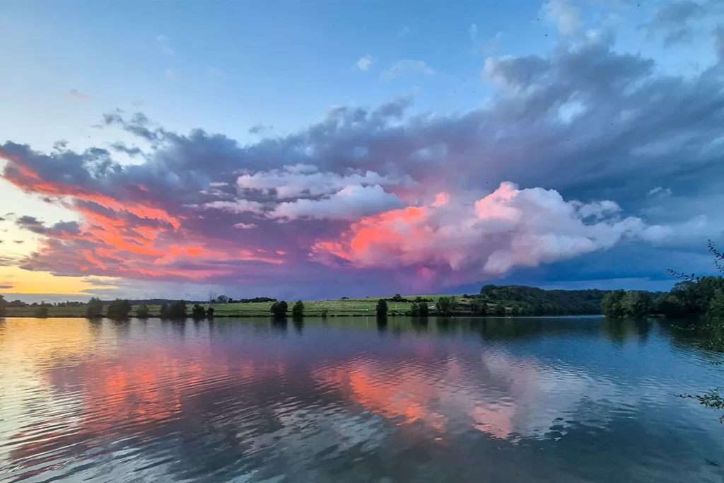 Coucher de soleil sur le lac de Chemillé-sur-Indrois
