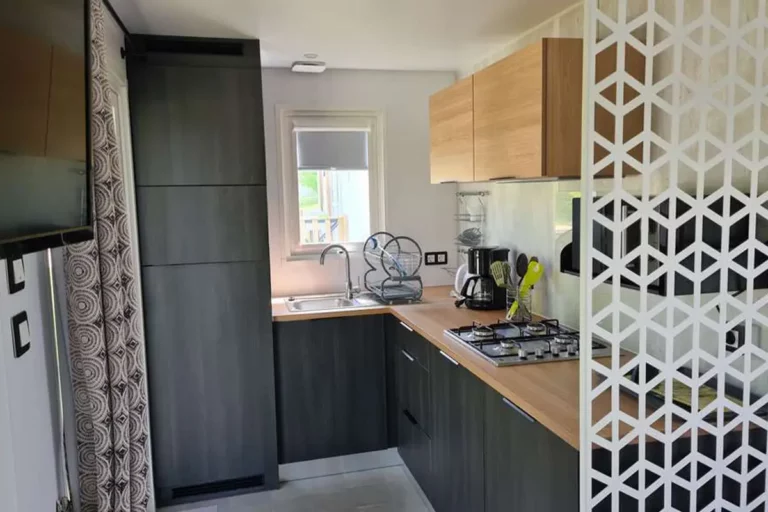 Cuisine équipée du mobil-home 46 m²