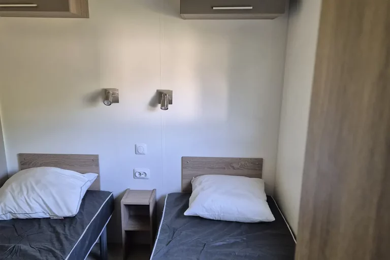 Chambre 2 du mobil-home Alizé 48 m²