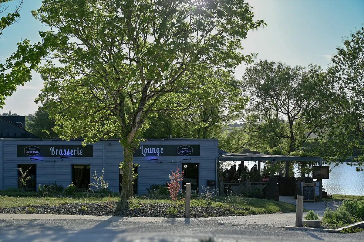 Brasserie Chemillé — lac de Chemillé-sur-Indrois en Touraine