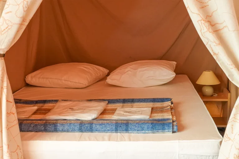 Chambre d'un bungalow toilé Canada