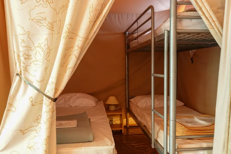 Chambre enfants d'un bungalow toilé Canada