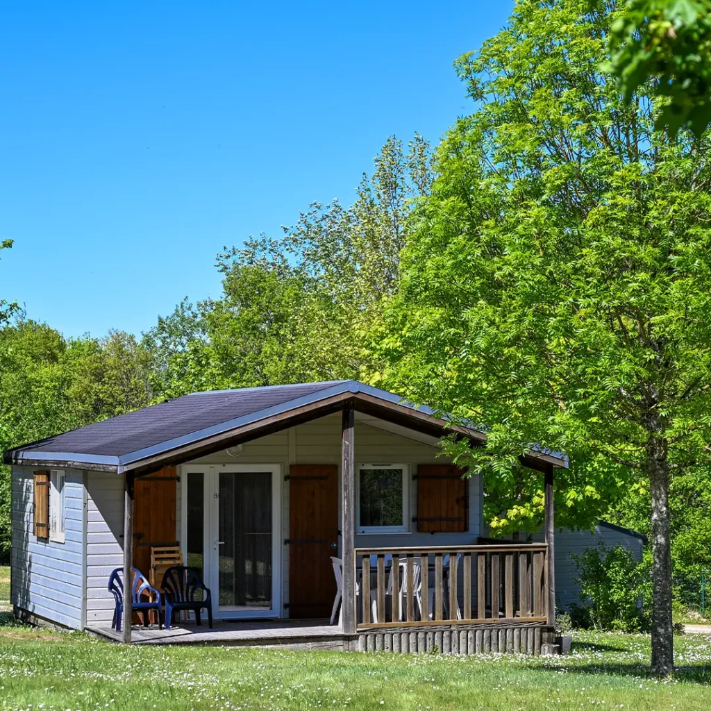 Chalet carre — chalet du Camping Les Coteaux du Lac