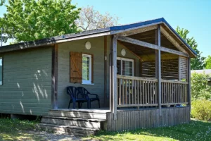 Chalet terrasse — location chalet en camping bord de lac