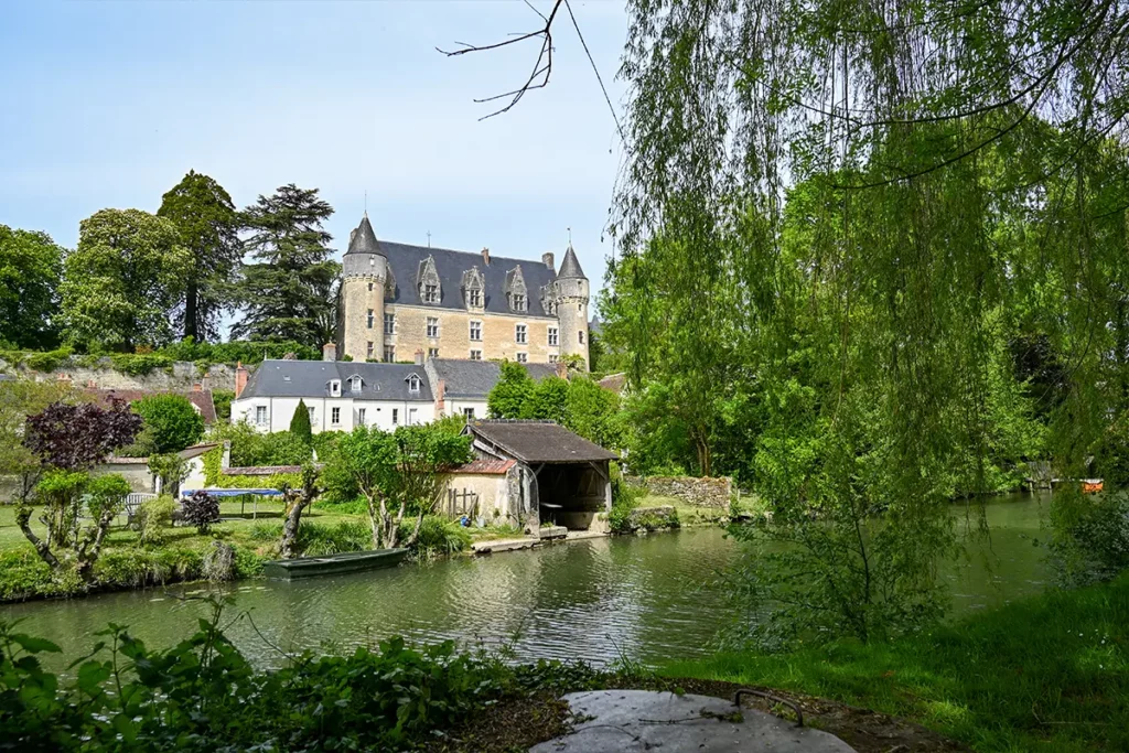 Château Montrésor — à 15 min du Camping Les Coteaux du Lac