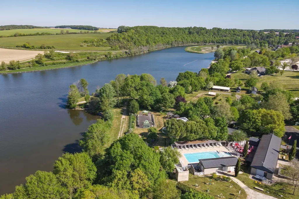 Equipements drone — vue aérienne du Camping Les Coteaux du Lac