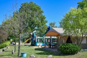 Espace jeux — aire de jeux du camping 4 étoiles