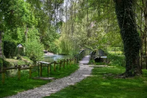 Montrésor pont — à 15 min du Camping Les Coteaux du Lac