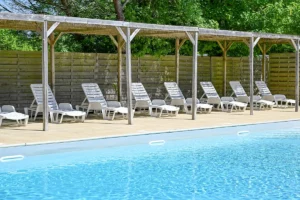 Piscine transat — piscine en camping bord de lac en Touraine