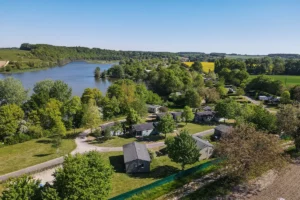Quartier chalets — chalet en camping 4 étoiles