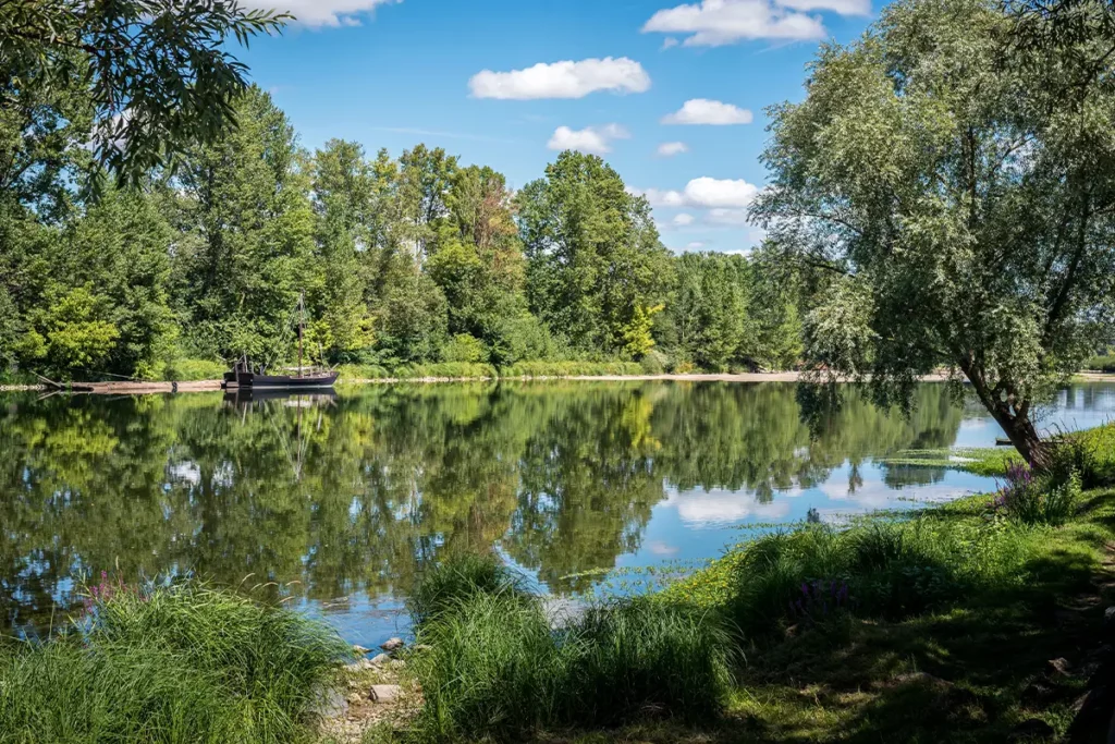 Bord de Loire à pied ou à vélo. Charte environnement