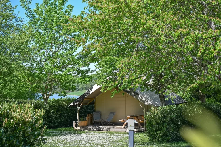 Wood Lodge lac — bungalow toilé du Camping Les Coteaux du Lac